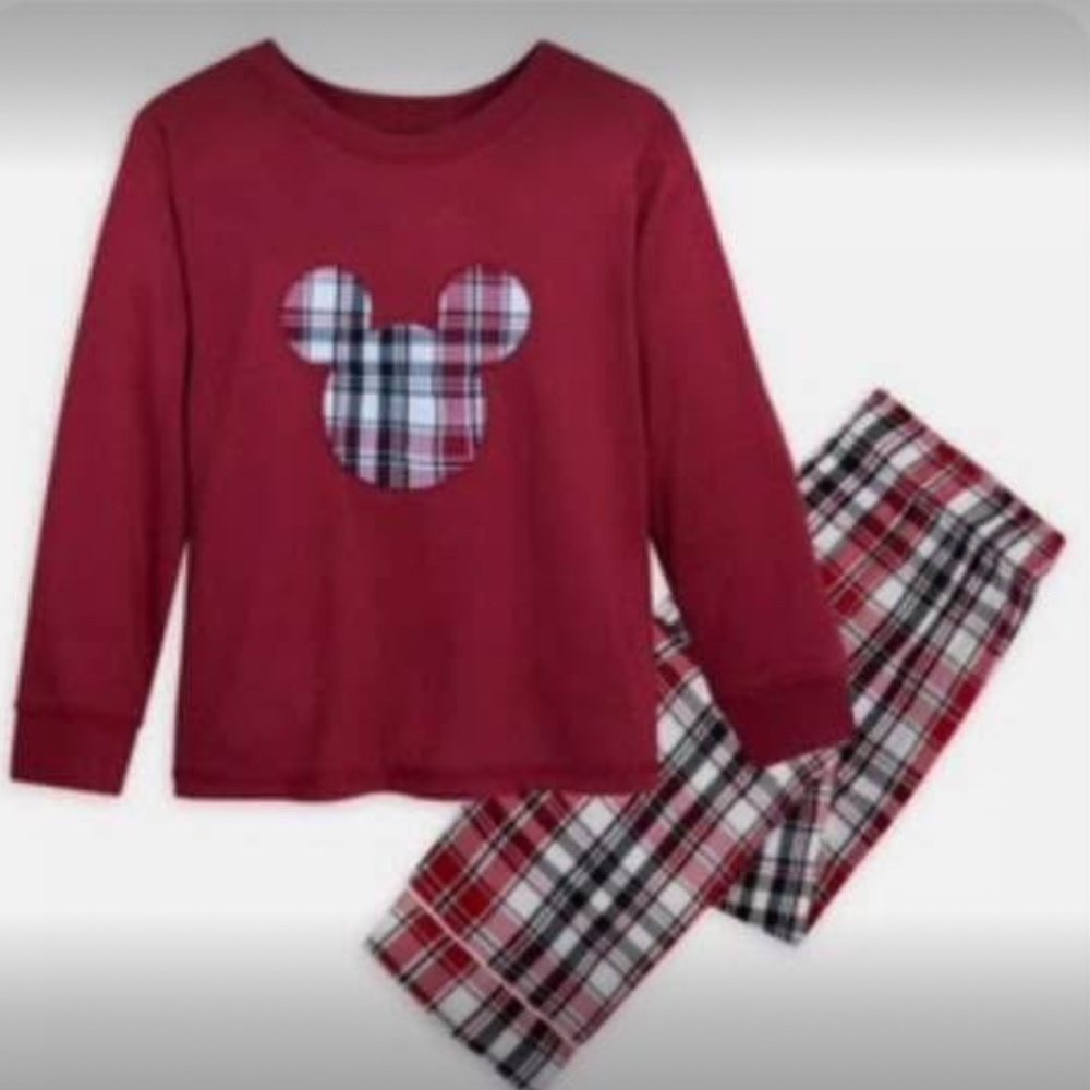Disney Store Boys 2 piece Light soft flannel Christmas pajama set 9/10 NWT